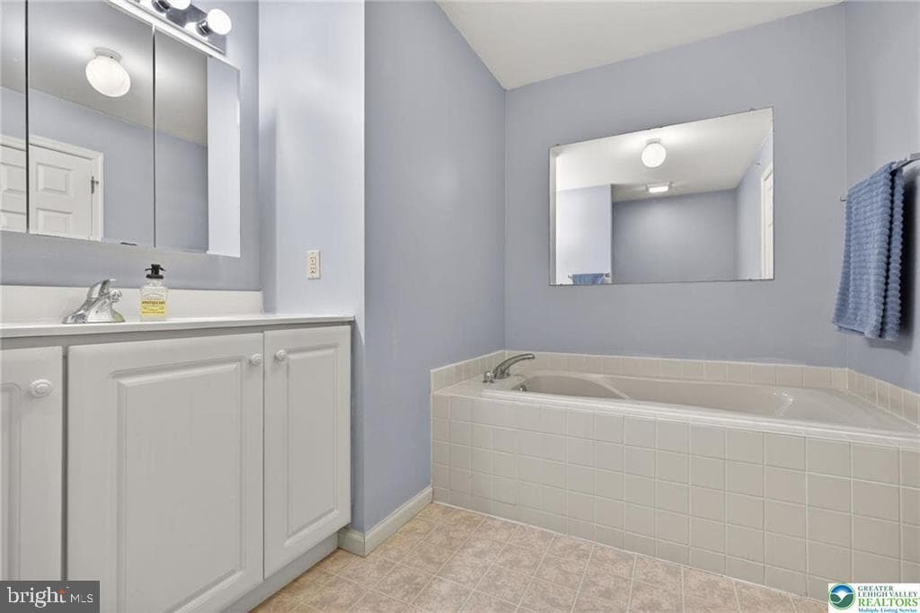 204 Hampshire Drive photo 32