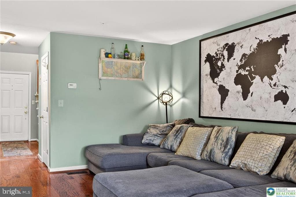 204 Hampshire Drive photo 8