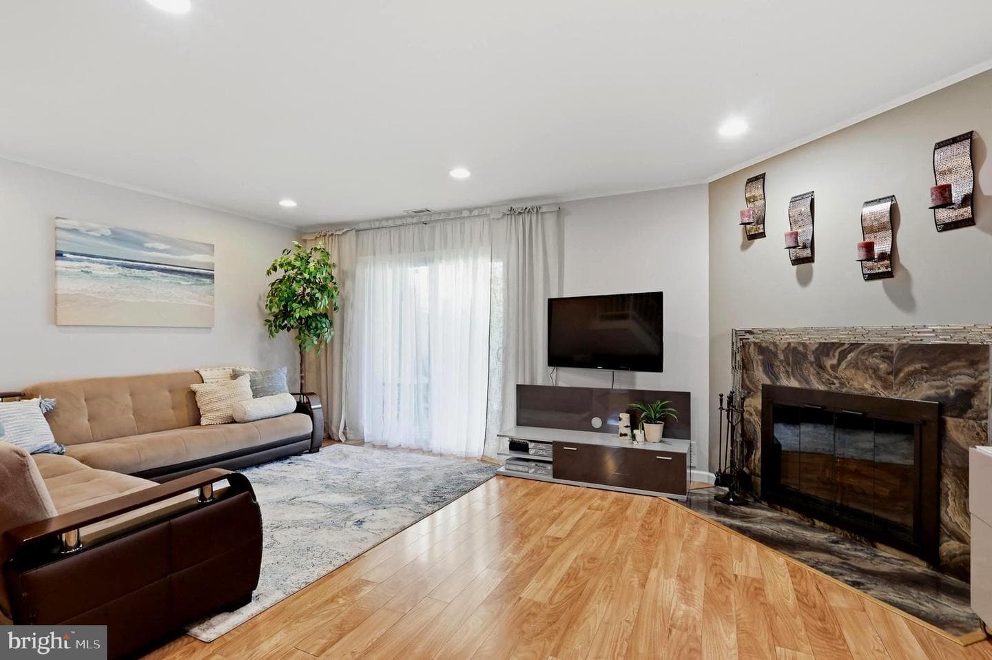 264 Clinton Court photo 8