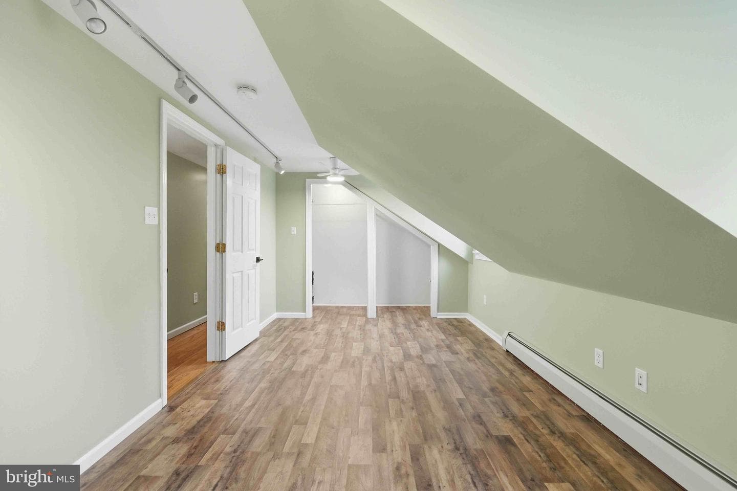 370 Maple Avenue photo 30