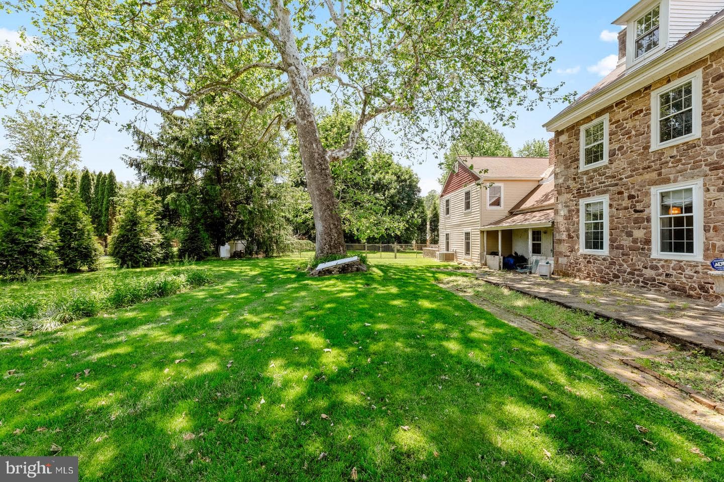 290 Foxcroft Drive photo 95