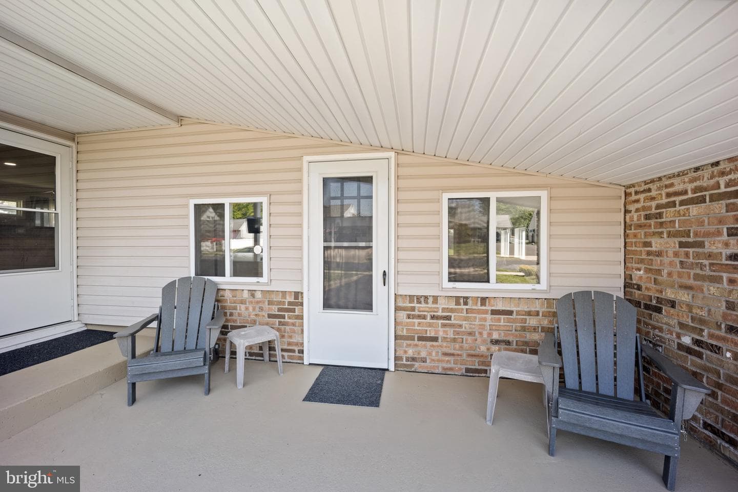 264 Goldenridge Drive photo 2