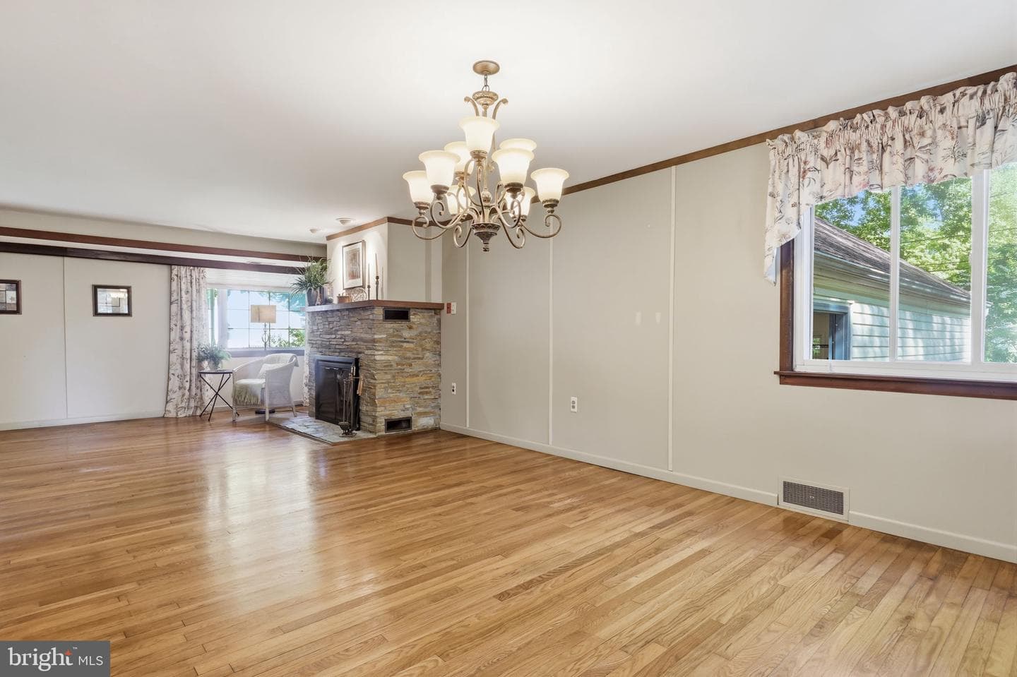 207 W Ferry Road photo 14