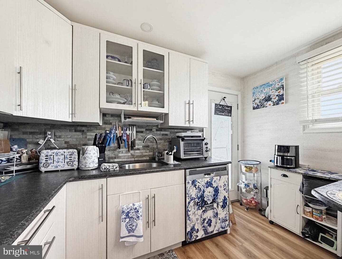 254 Allen Lane photo 23