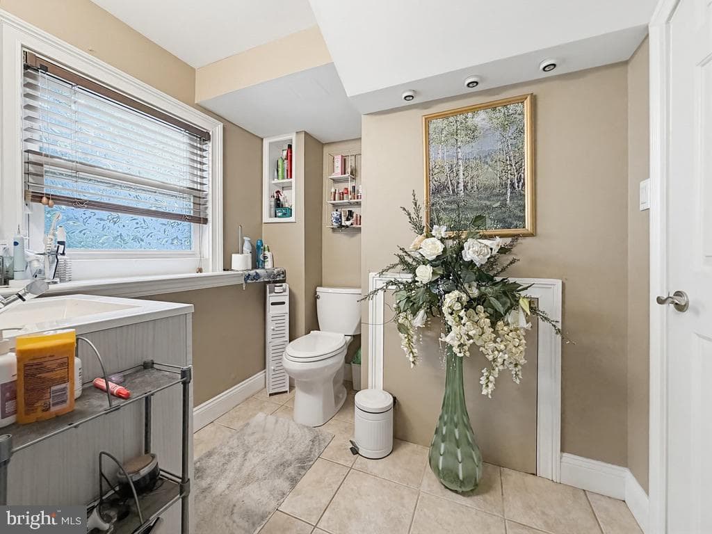 254 Allen Lane photo 58