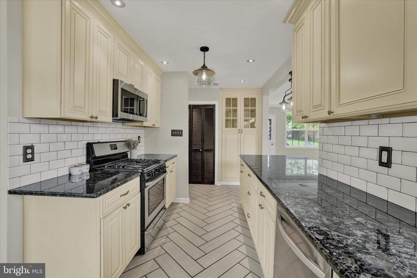 130 Winding Way photo 13