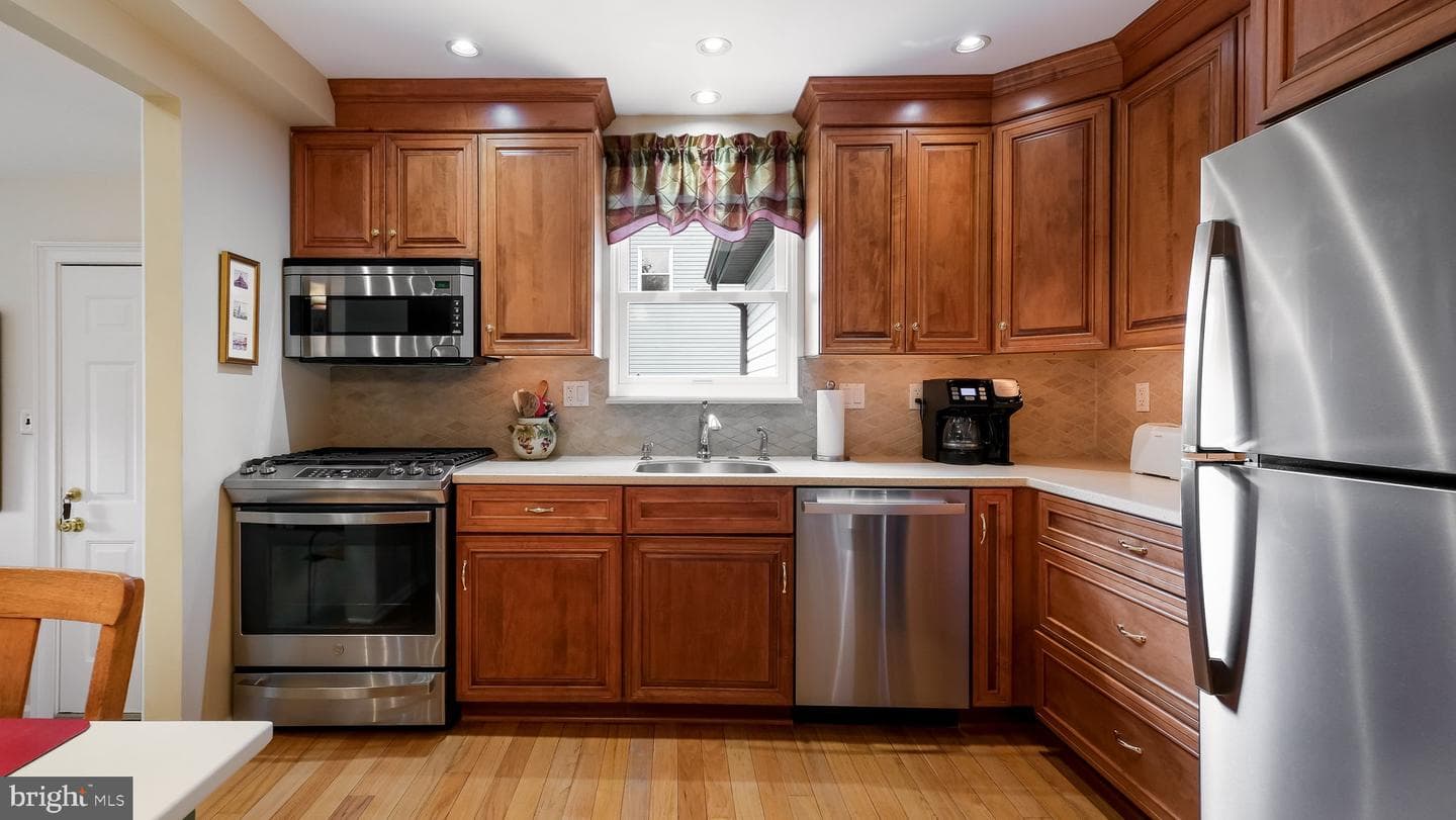 74 Basil Road photo 3