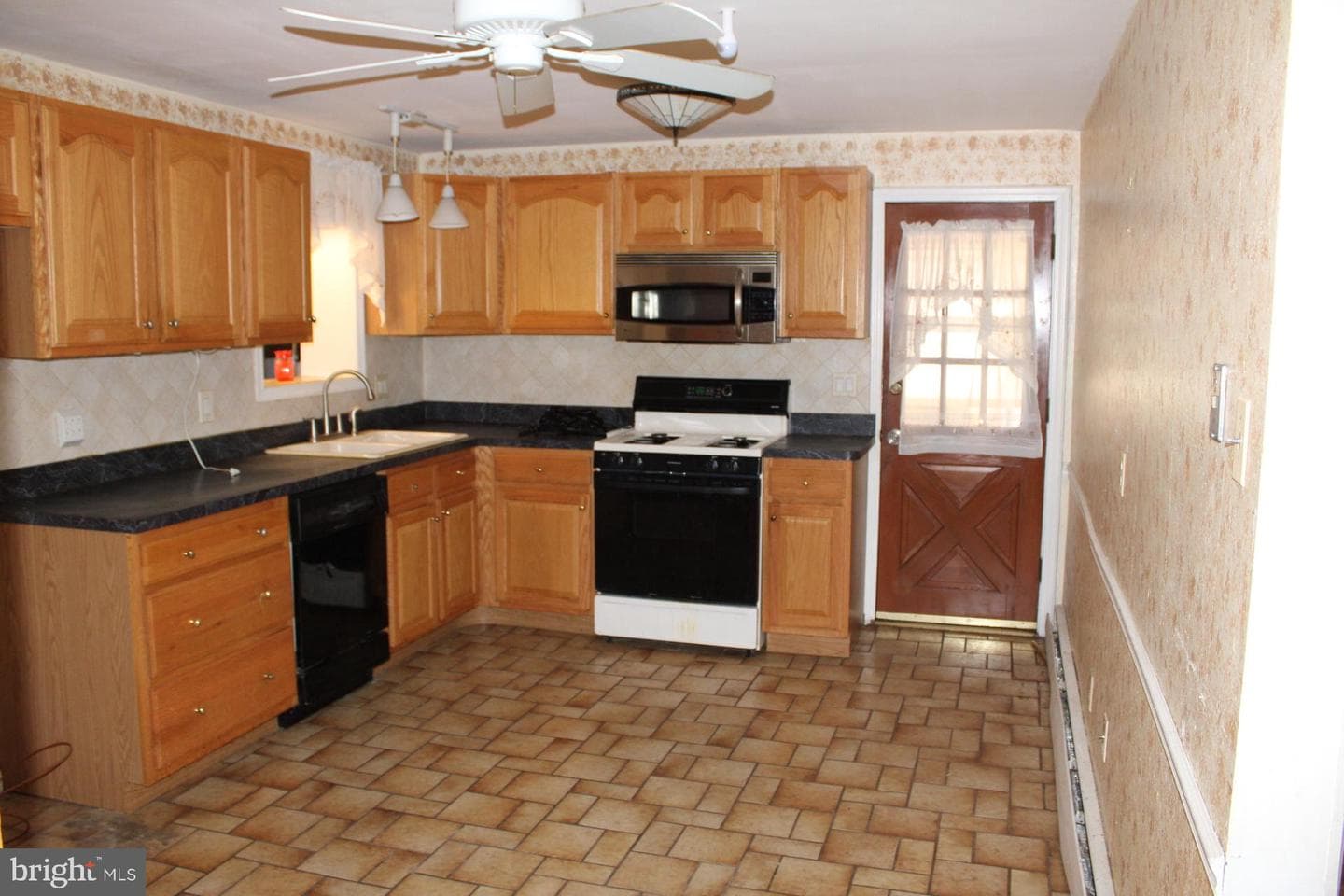 223 Rosewood Avenue photo 7