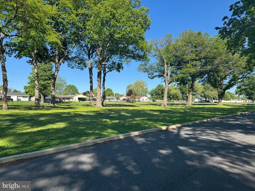127 Oaktree Drive photo 3