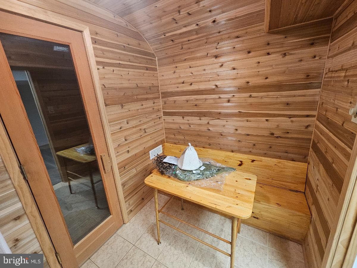 12 Tanyard Road photo 42