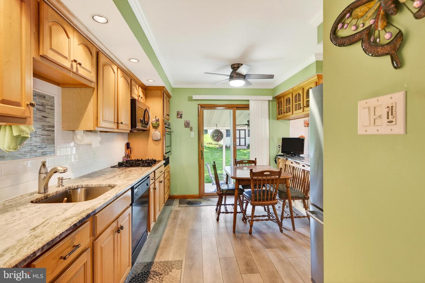 325 Acorn Drive photo 16