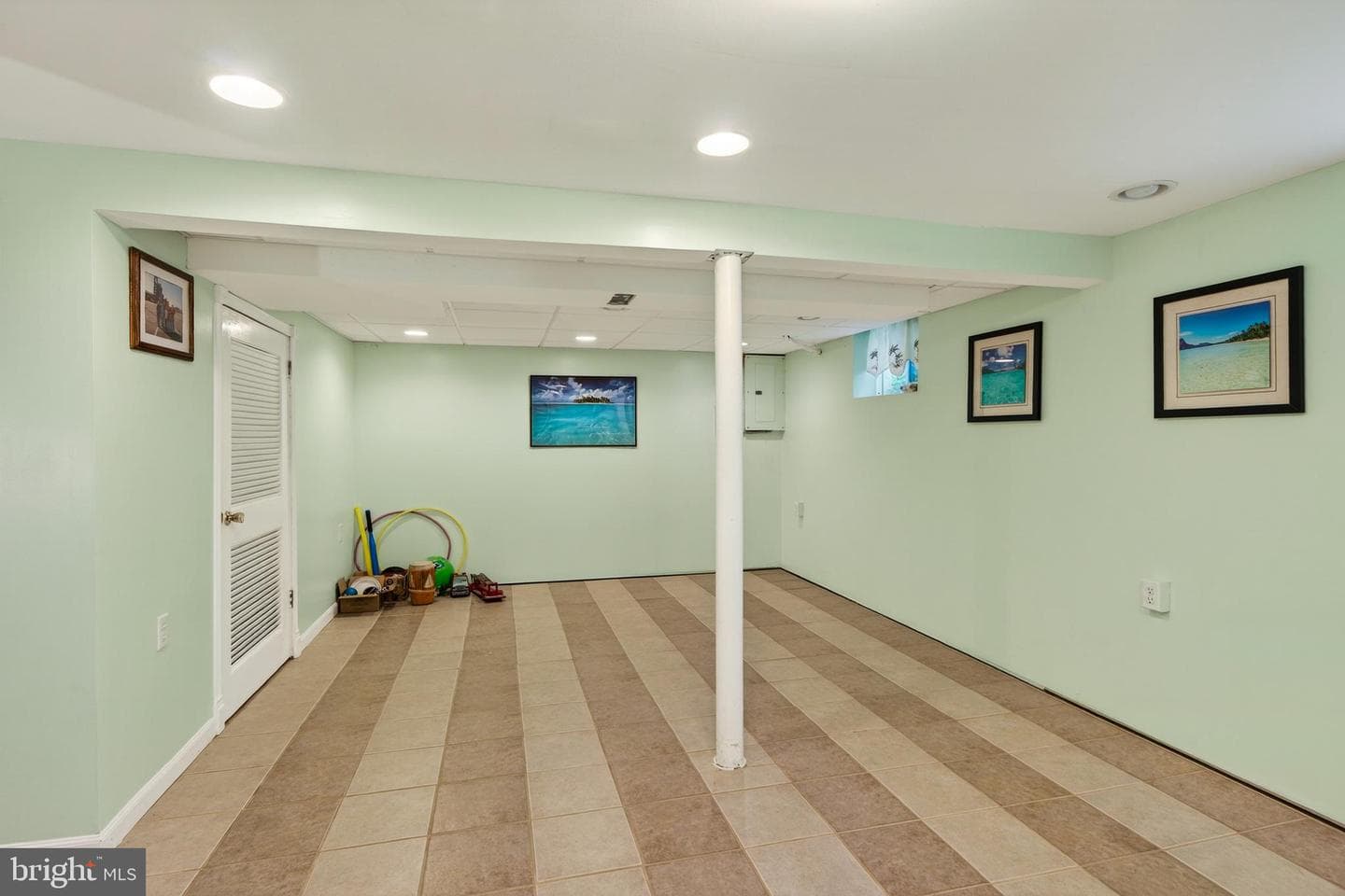 325 Acorn Drive photo 34