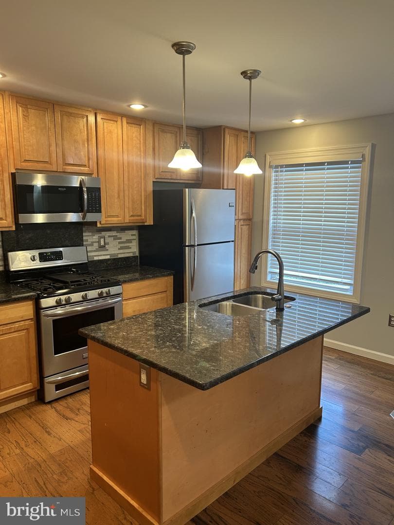 937 Bancroft Place photo 4