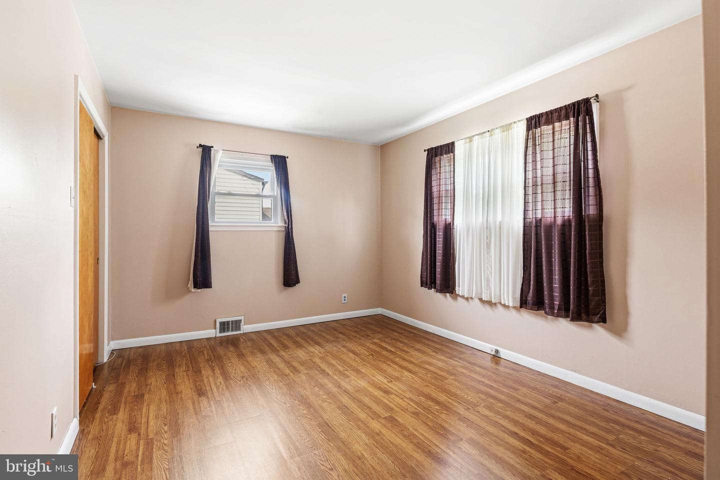 282 Henry Avenue photo 12