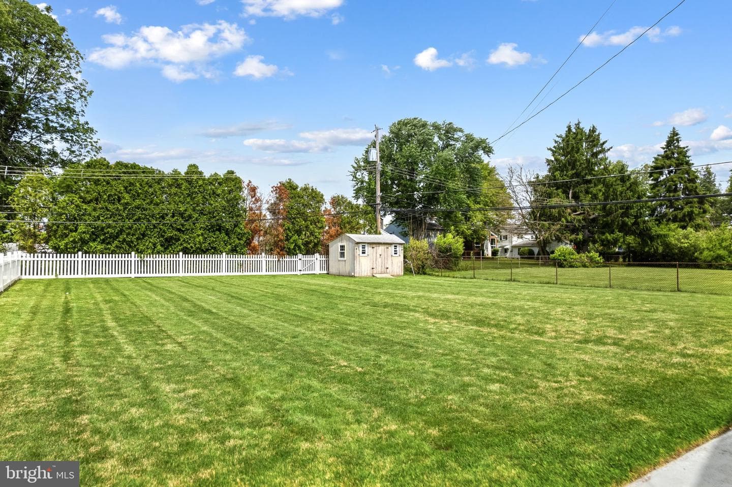 282 Henry Avenue photo 23