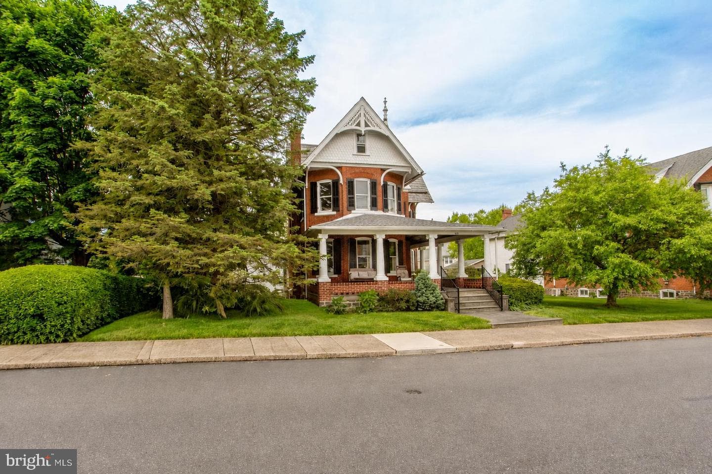813 Juniper Street photo 3