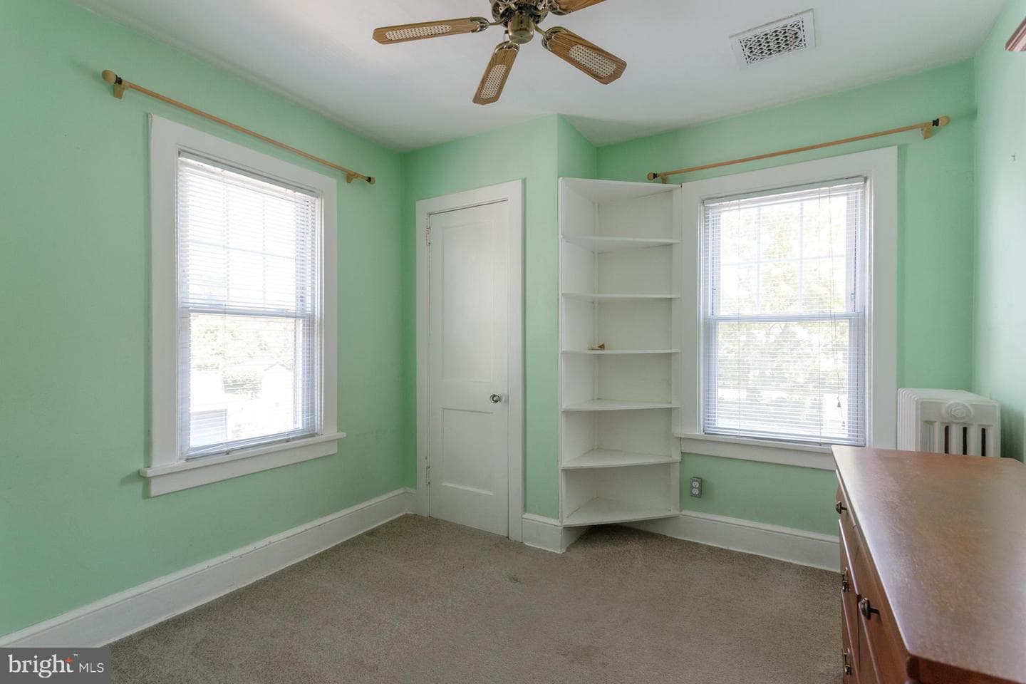 561 Bellevue Avenue photo 22