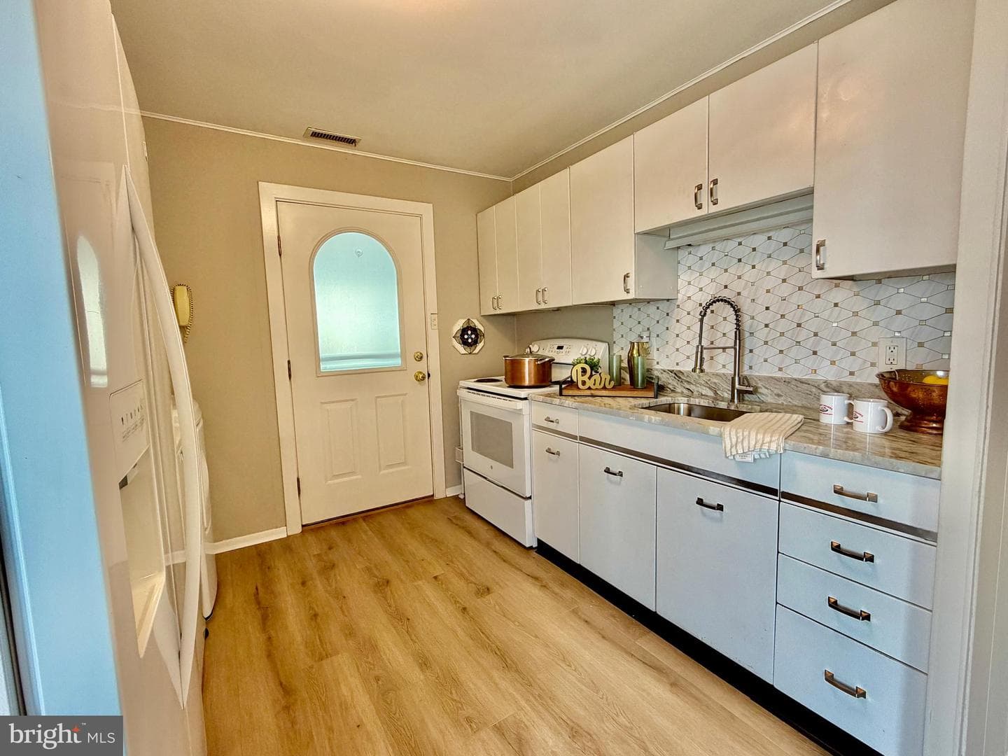 619 Beaumont Road photo 10