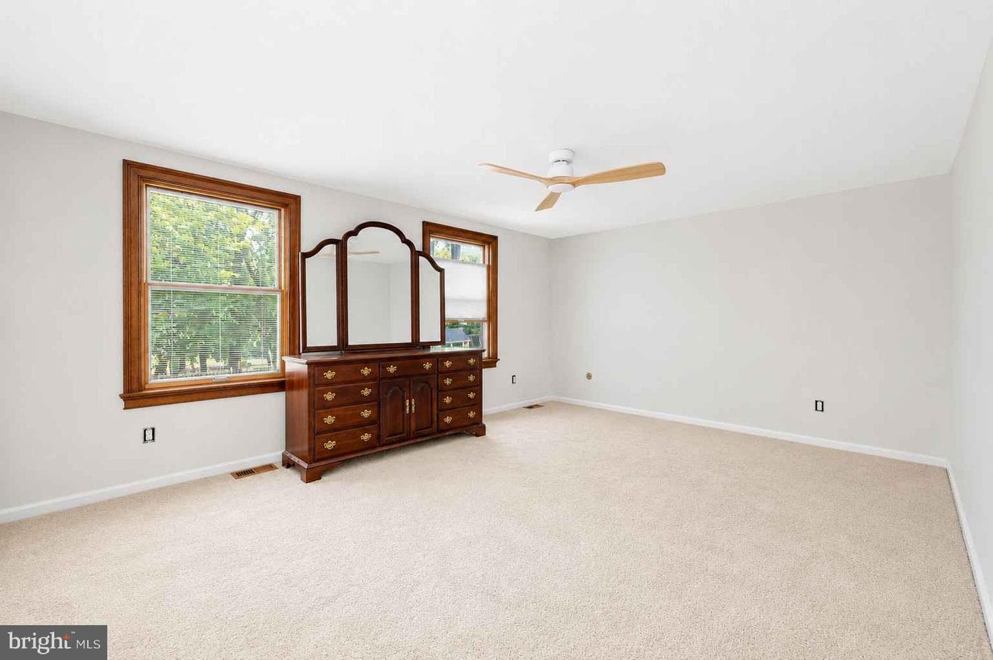 249 Cambridge Drive photo 23