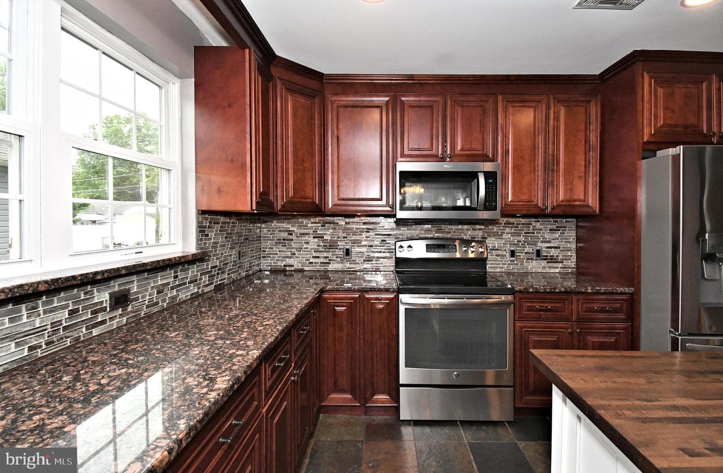 438 Quincy Avenue photo 13