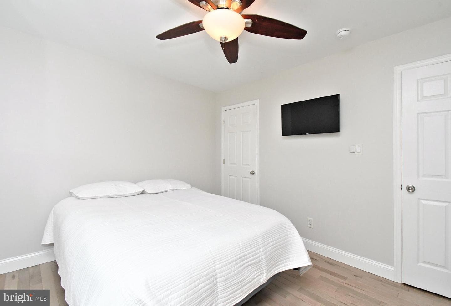 438 Quincy Avenue photo 35