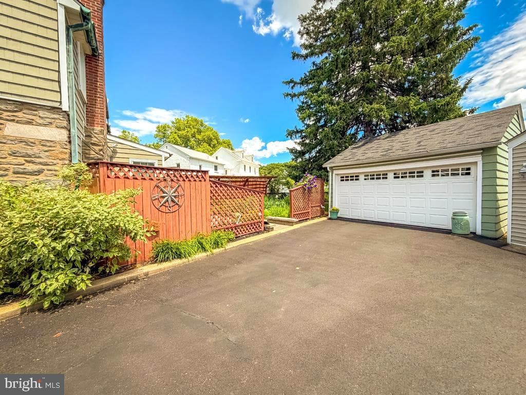 1220 Wilson Avenue photo 2