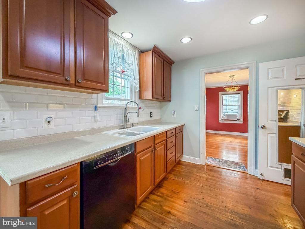 309 Harper Avenue photo 17