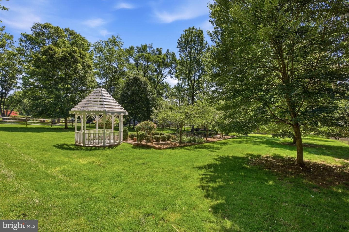 15 Brookdale Drive photo 47