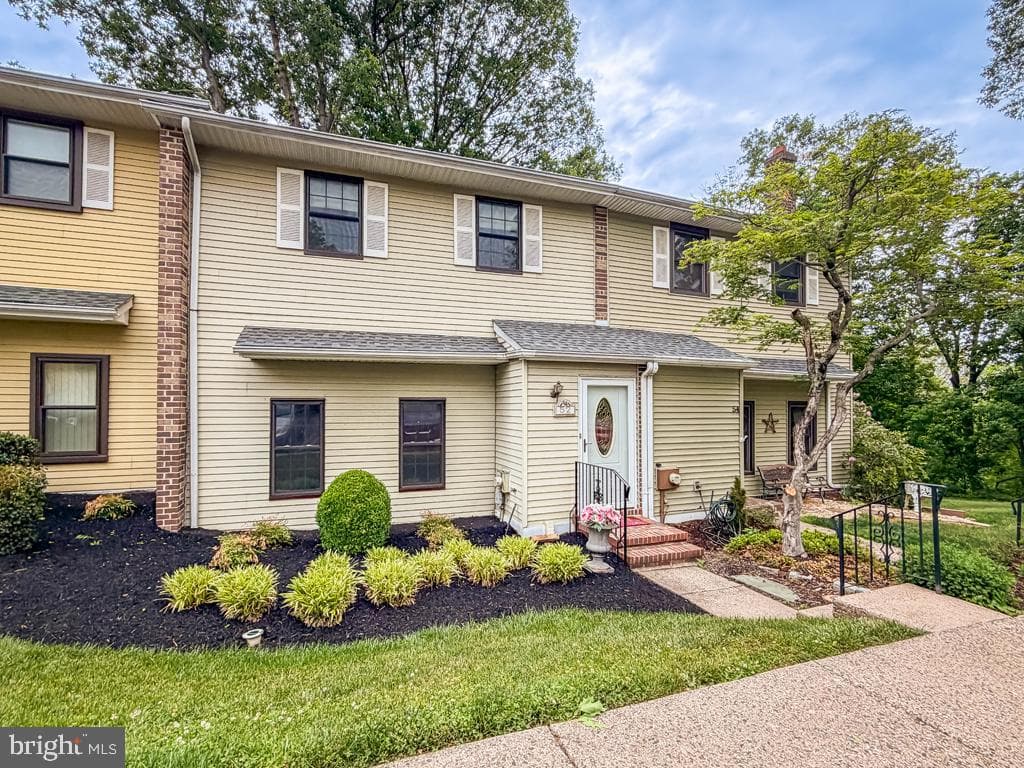 52 Woodbridge Court N