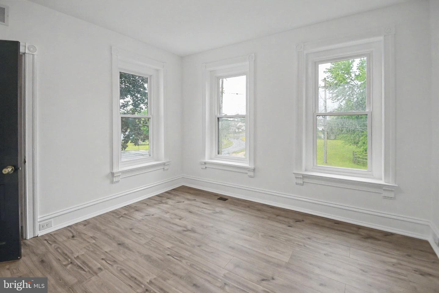 215 Mill Road photo 26