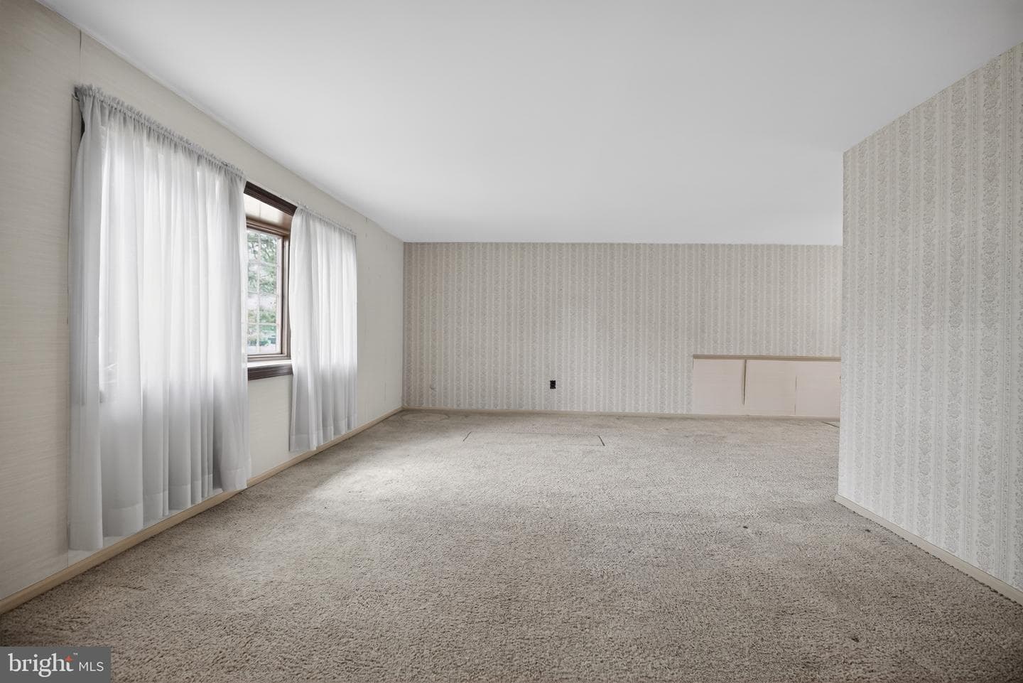 95 Taylor Drive photo 3