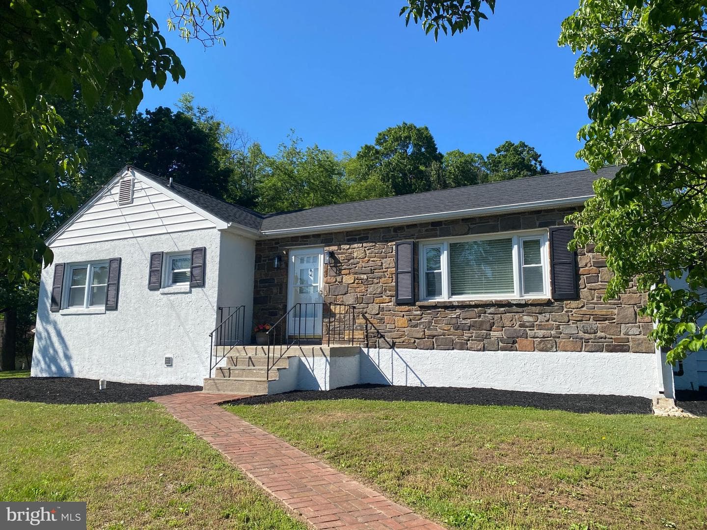 4361 Sunnyside Drive photo 2