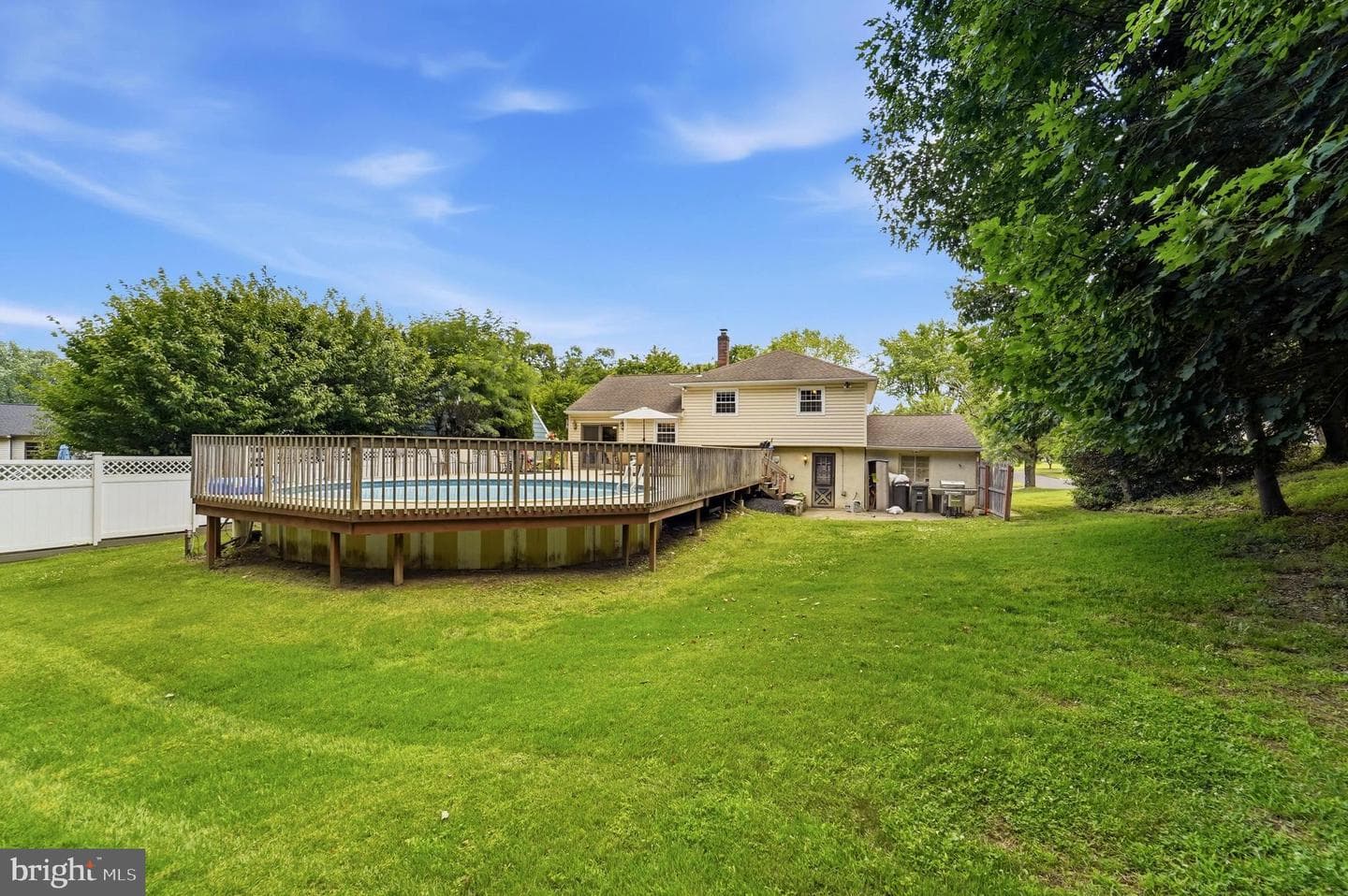 902 Carlin Drive photo 32