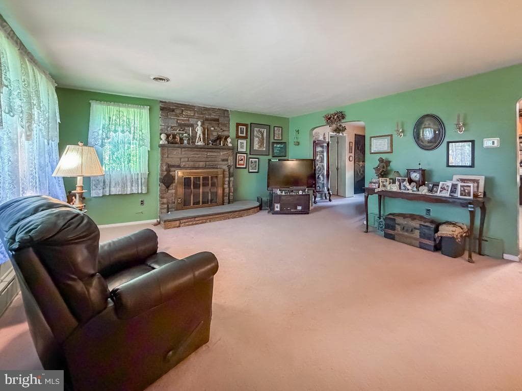 74 Meadow Lane photo 3