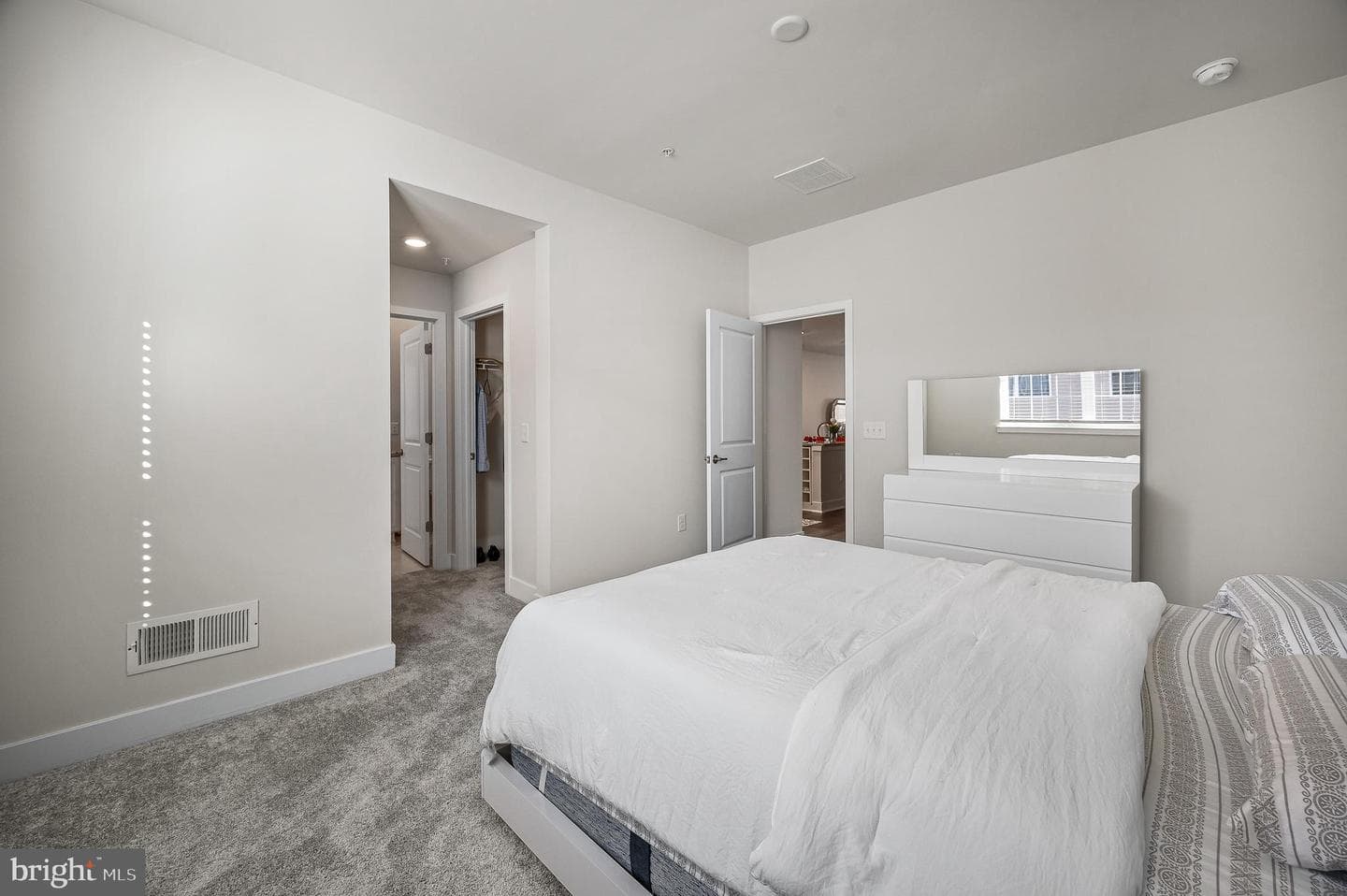 104 B King St photo 26