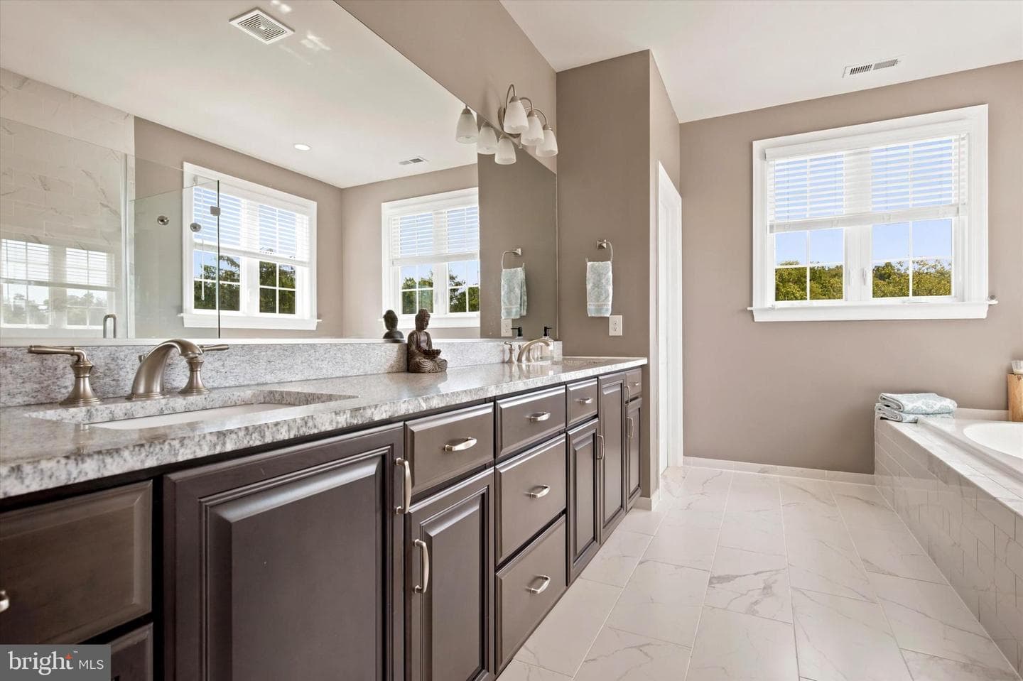 1 Bennett Lane photo 27