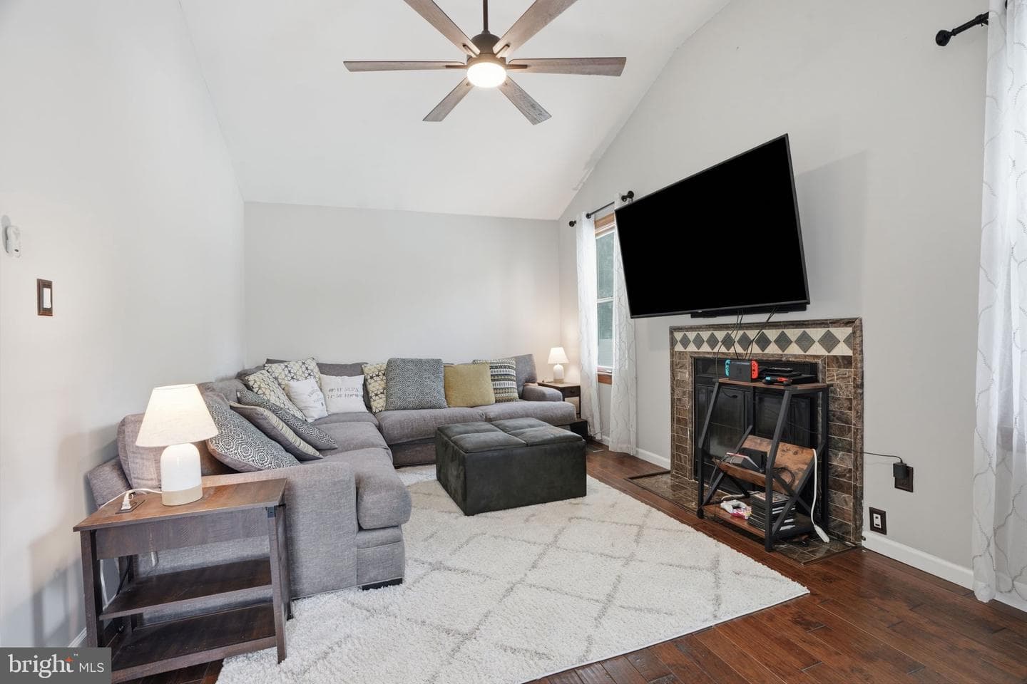 381 Alberts Way photo 17