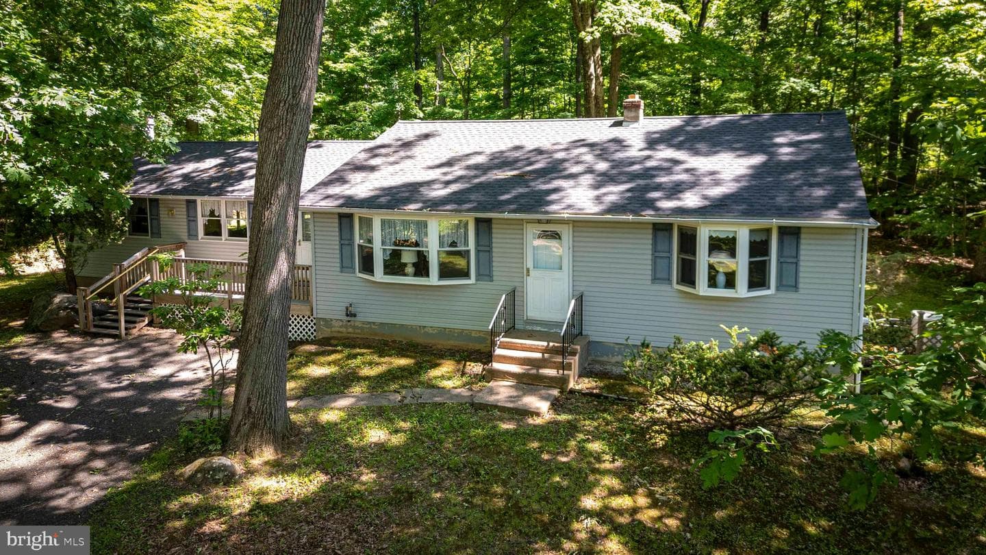 6202 Ferry Road photo 3