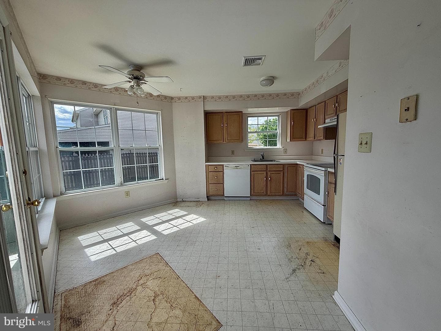 1129 School House Ln photo 8