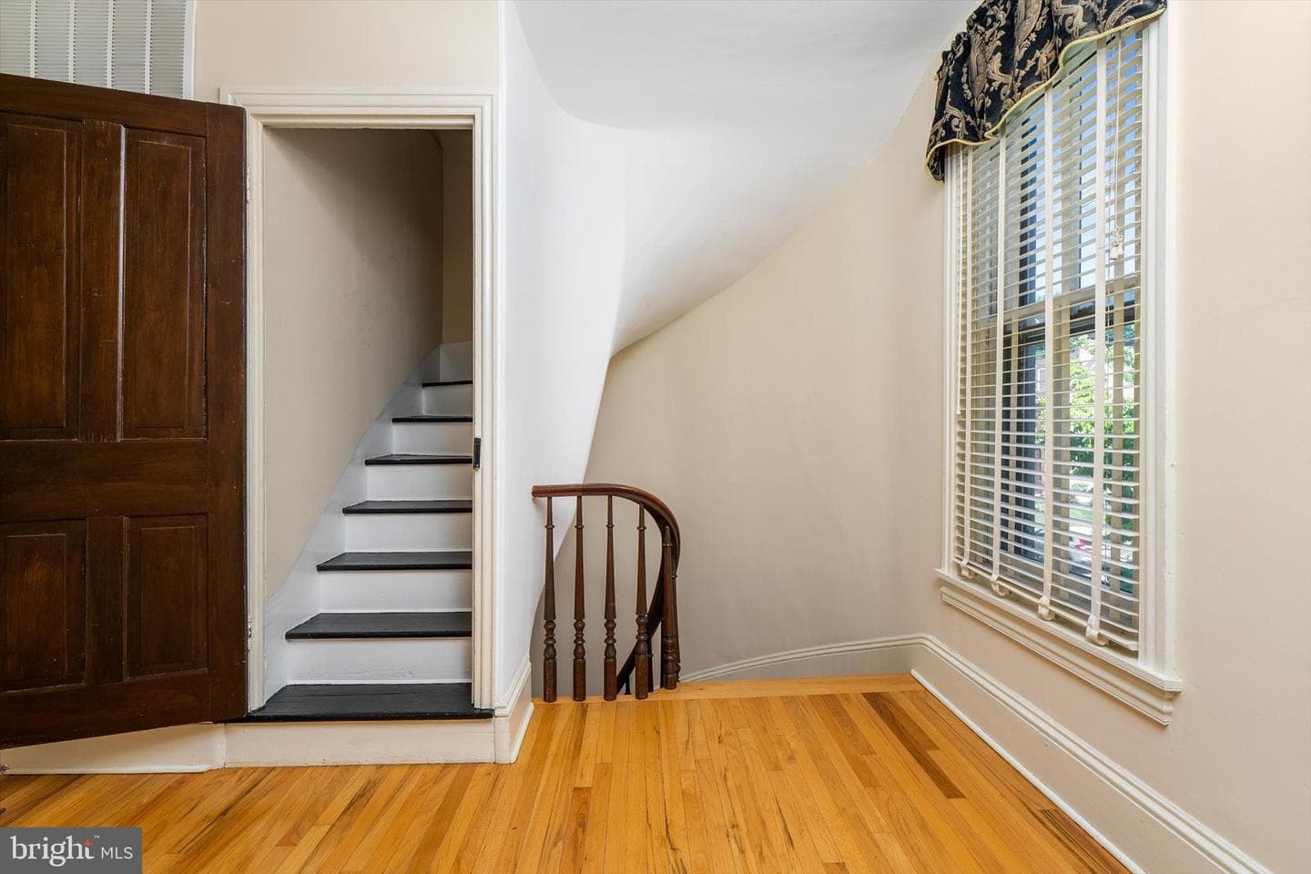 204 E Washington Avenue photo 37