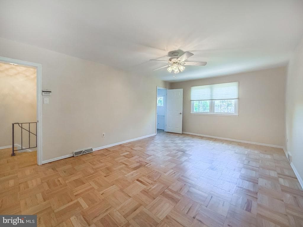 16 Upton Lane photo 28