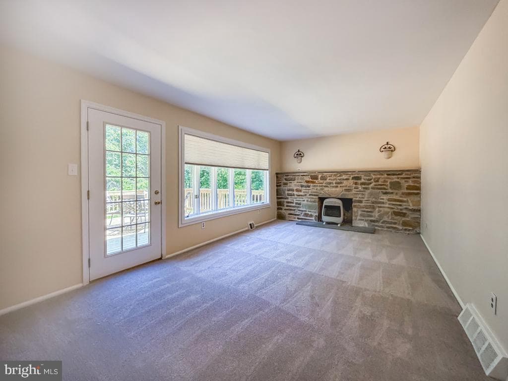 16 Upton Lane photo 8