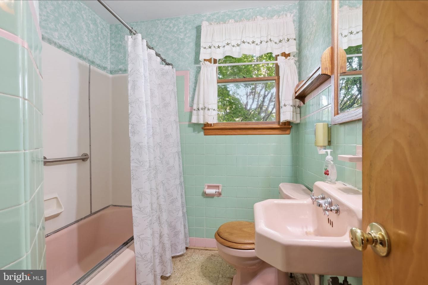 623 Lafayette Street photo 21