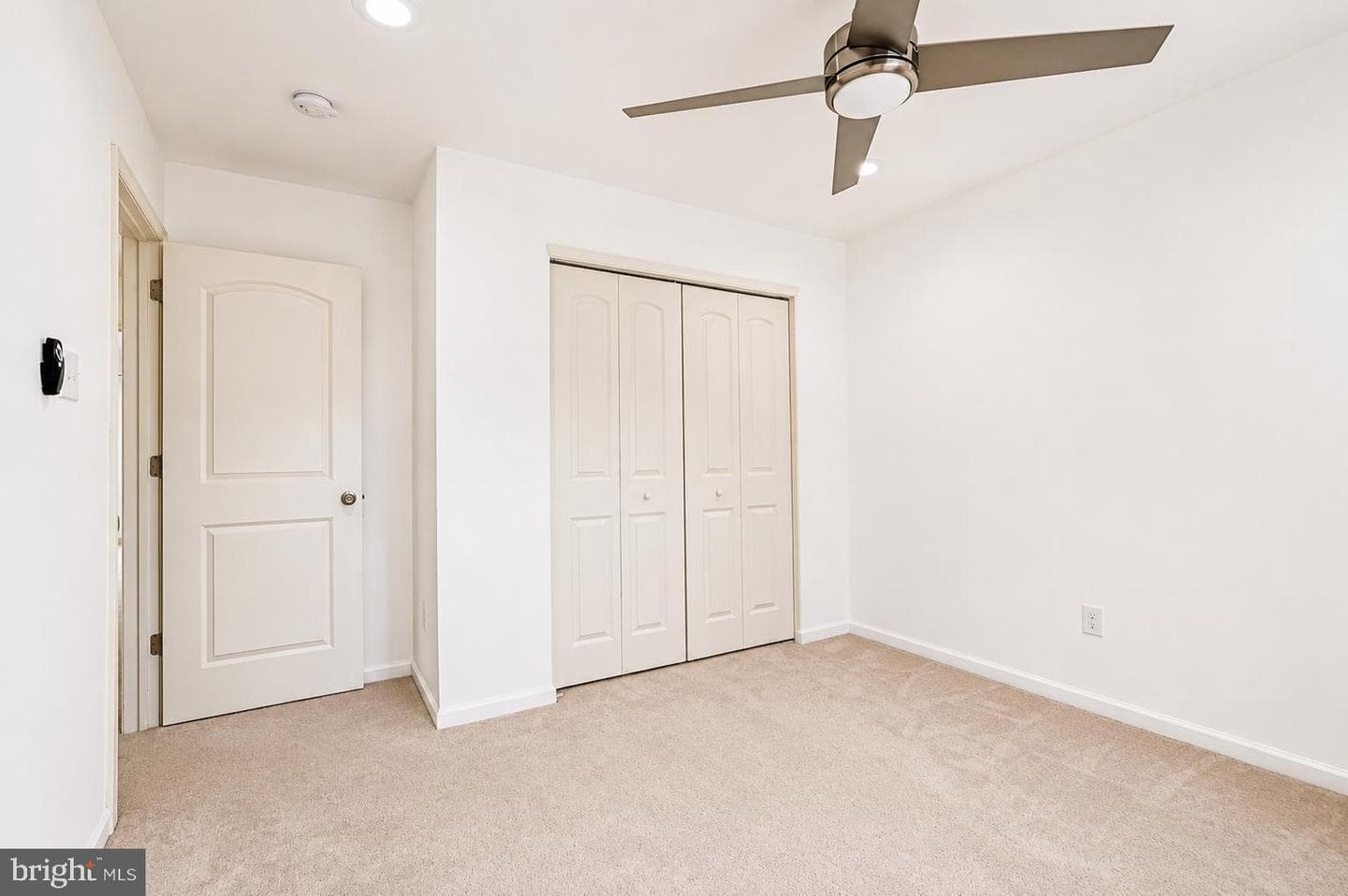 102 Master Ave photo 21