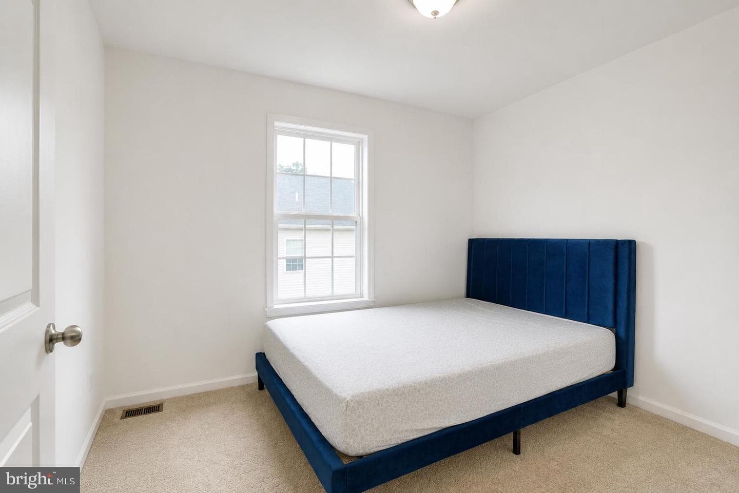 102 Master Ave photo 23