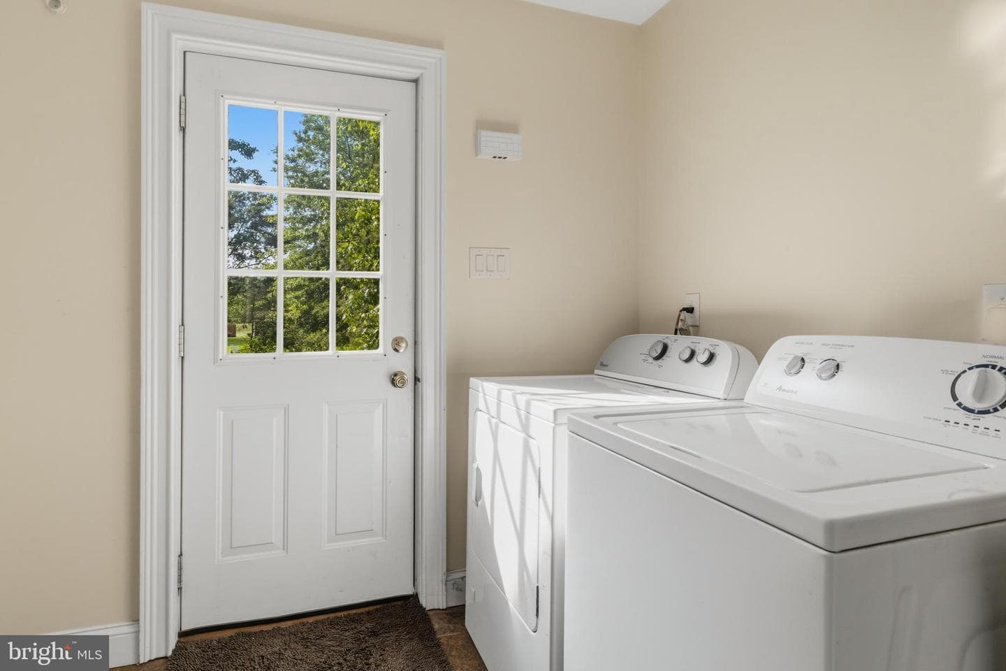 265 Walter Road photo 38