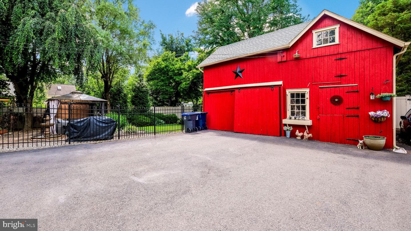 45 E Butler Avenue photo 41