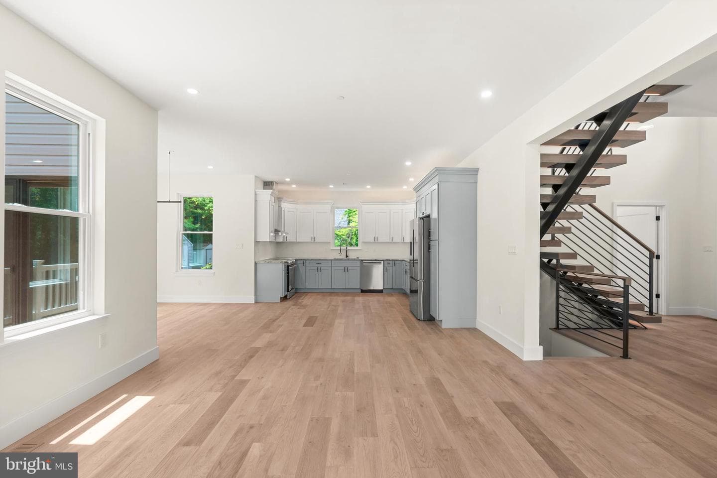 2947 Bridge Street photo 6