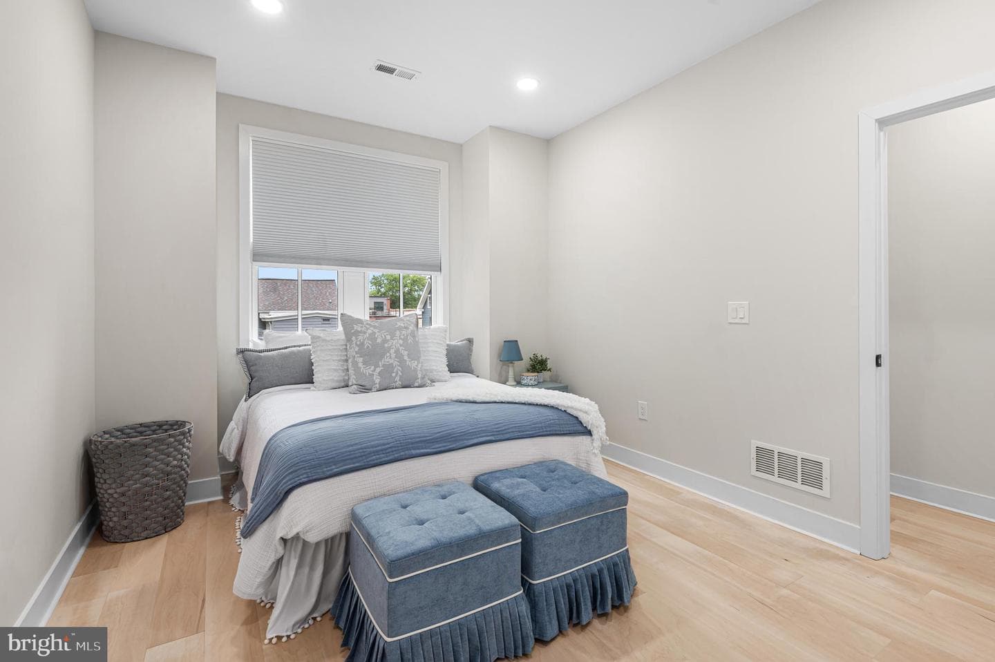 117 Thornton Lane photo 8