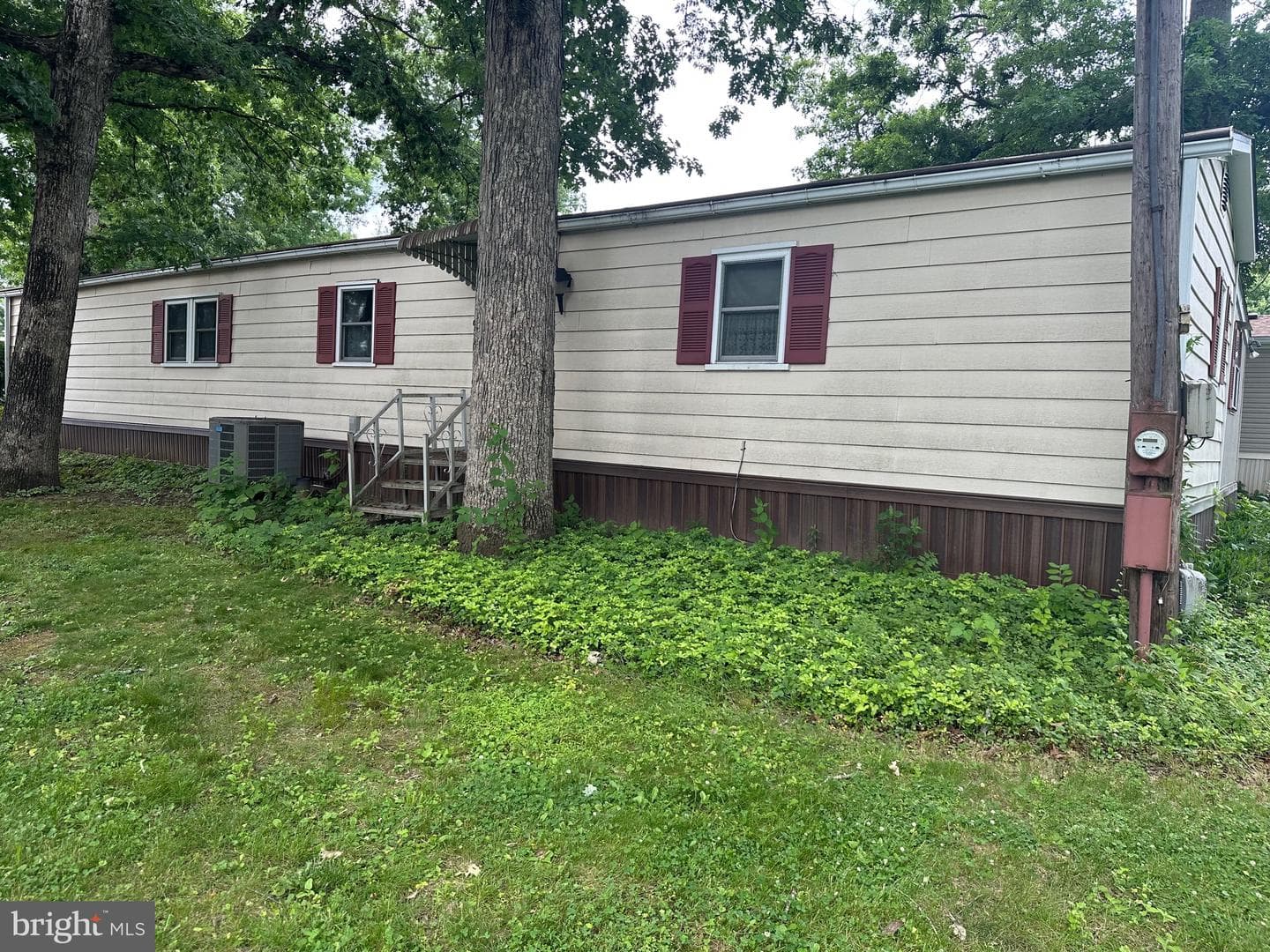 1027 Pine Circle photo 3
